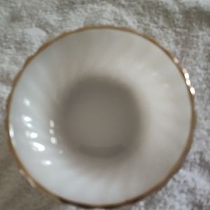Vintage ANCHOR HOCKING Small Swirl Milk Glass Bowl w/Gold Trim.